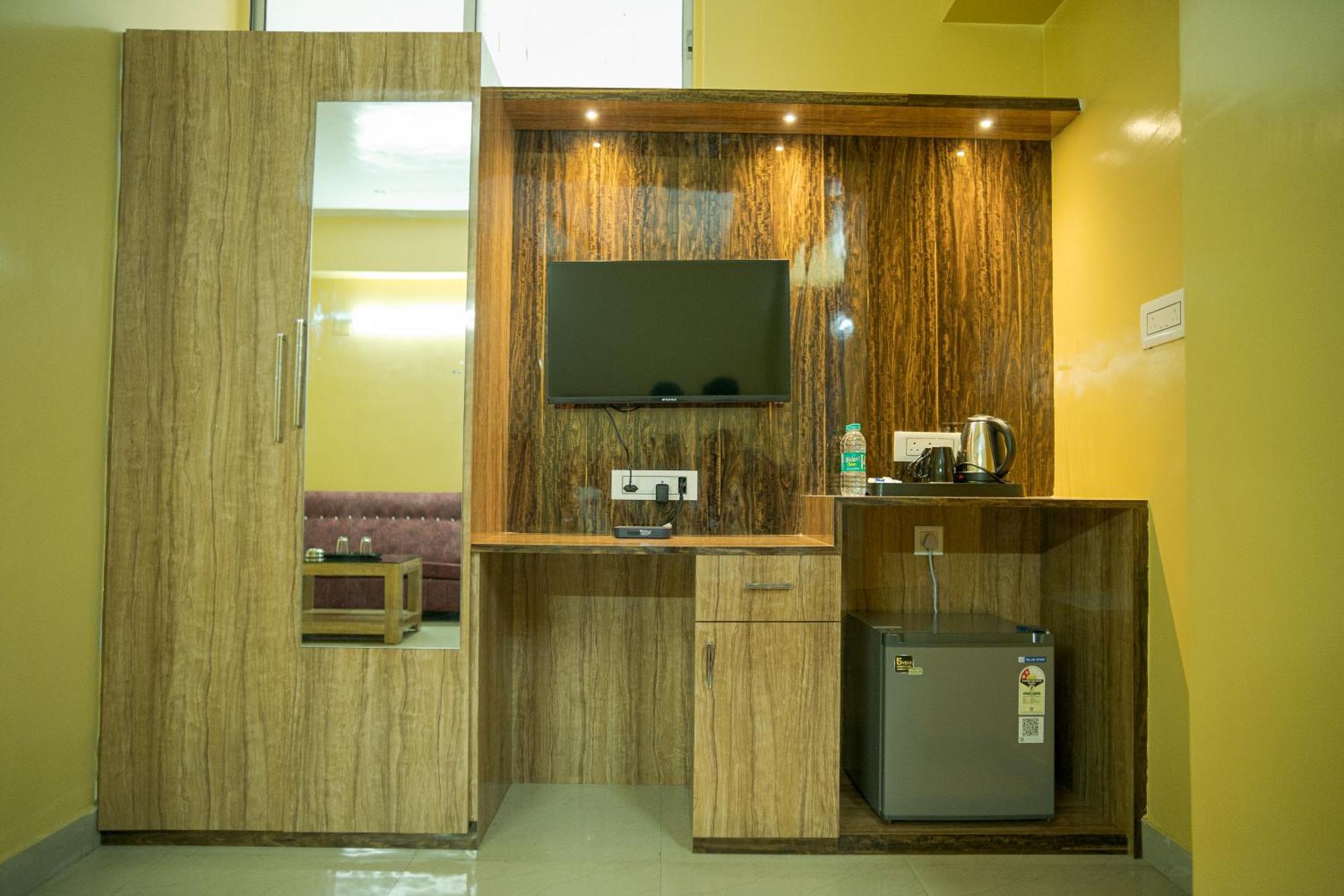 Hotel Ta-Tin Durgāpur Exteriör bild