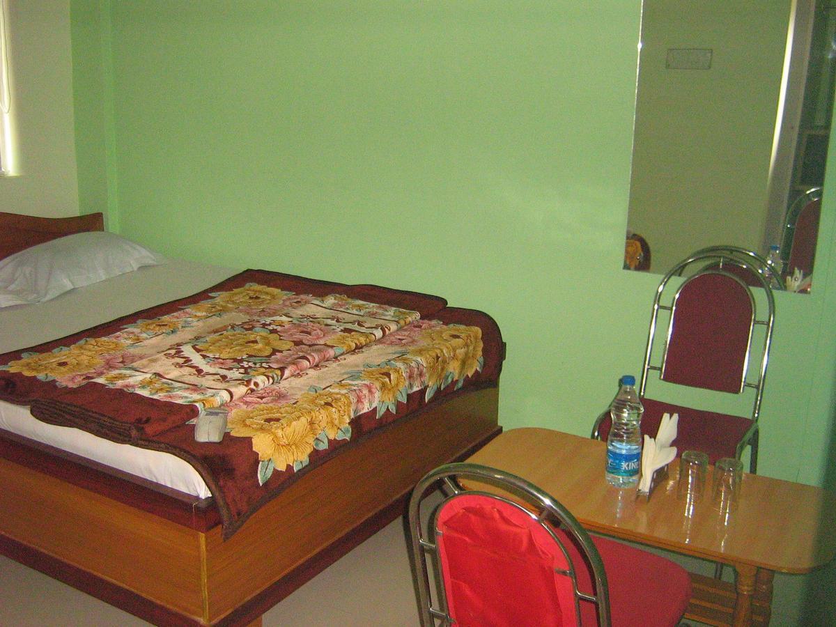 Hotel Ta-Tin Durgāpur Exteriör bild